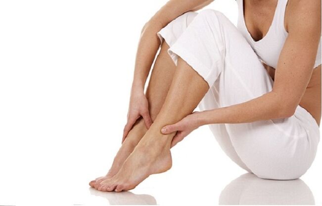 Auto-massage des jambes pour prévenir les varices